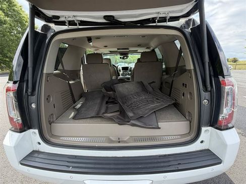 Used 2017 GMC Yukon SLT w/ Open Road Package AWD/4WD image 16