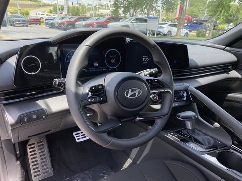 New 2025 Hyundai Elantra SEL image 10
