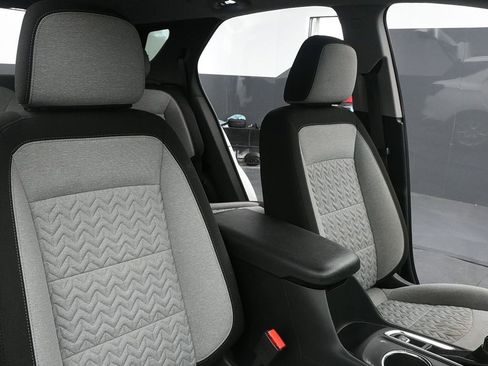 Used 2023 Chevrolet Equinox LT w/ Driver Convenience Package image 27