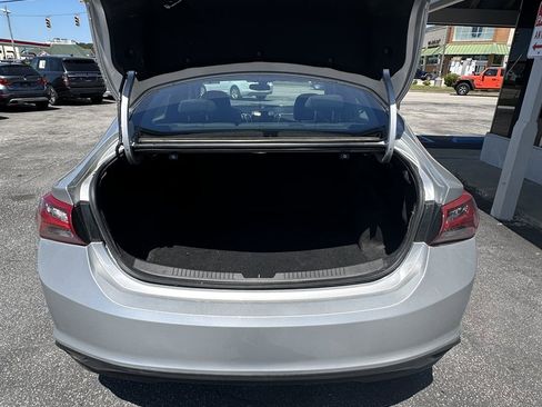 Used 2022 Chevrolet Malibu LT image 17