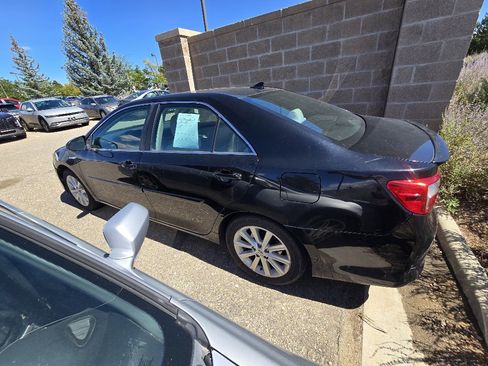 Used 2013 Toyota Camry XLE w/ Leather Pkg FWD image 2