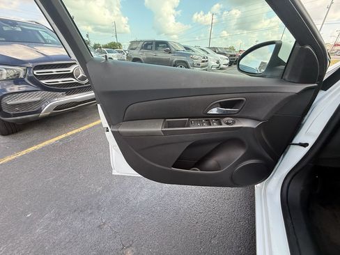 Used 2016 Chevrolet Cruze LT FWD image 11