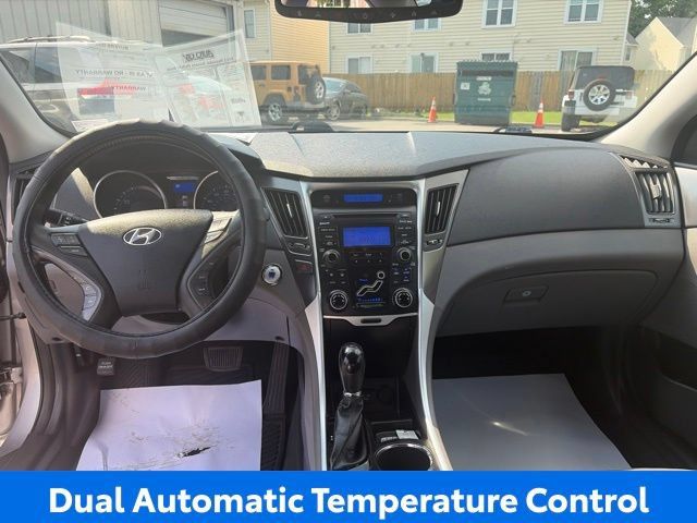 Used 2012 Hyundai Sonata Hybrid w/ Leather Pkg FWD image 12