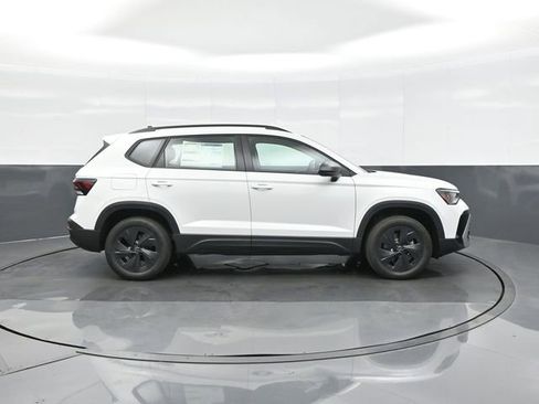 Used 2025 Volkswagen Taos S w/ Taos MDO Package image 8