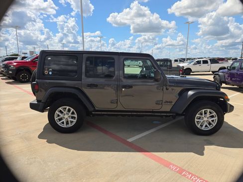 Used 2023 Jeep Wrangler Unlimited Sport AWD/4WD image 2