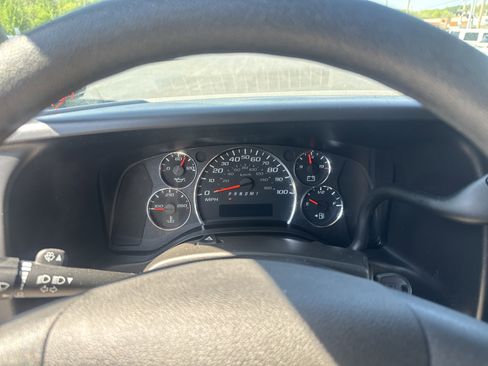 Used 2024 GMC Savana 2500 w/ Driver Convenience Package RWD image 20