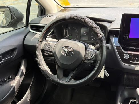 Used 2025 Toyota Corolla LE FWD image 28