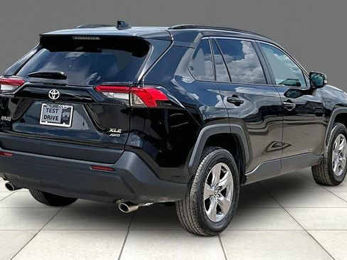 Used 2025 Toyota RAV4 XLE AWD/4WD image 2