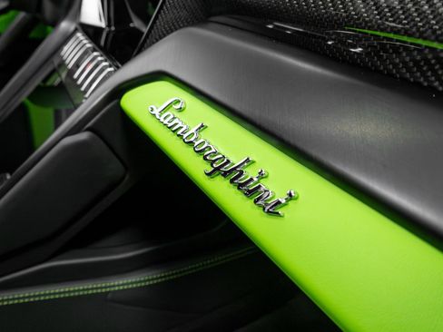 Used 2022 Lamborghini Urus image 25