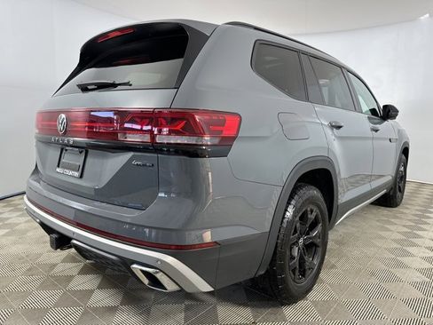 Used 2025 Volkswagen Atlas Peak Edition SE image 7