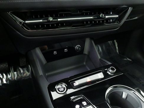 Used 2025 Audi Q6 e-tron Premium image 62