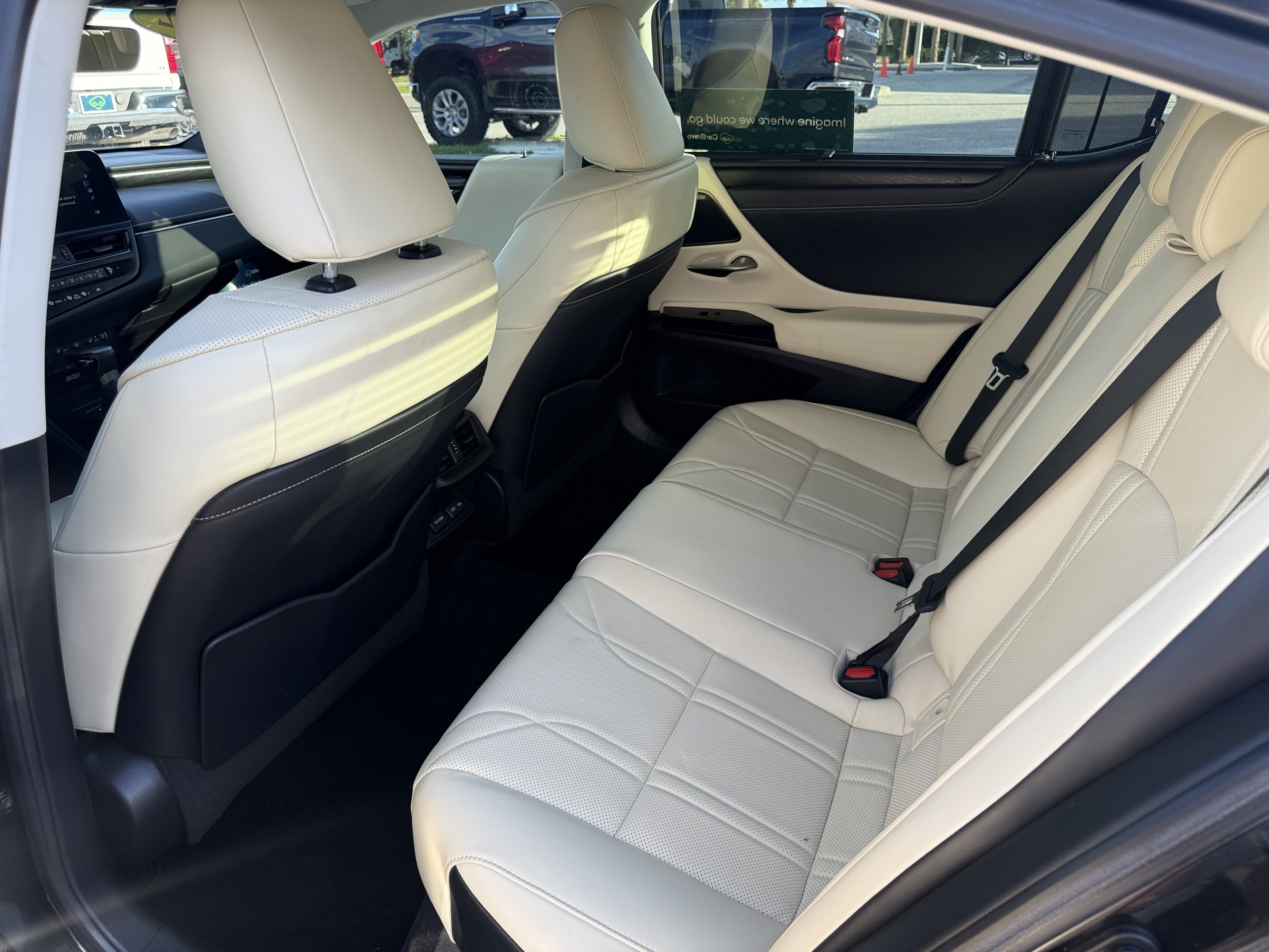 Used 2022 Lexus ES 350 Ultra Luxury w/ Accessory Package 2 FWD image 18
