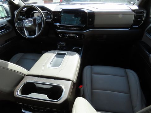 Used 2022 GMC Sierra 1500 SLT w/ SLT Convenience Package image 18