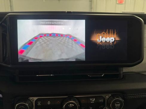 Used 2025 Jeep Wrangler Unlimited Sahara w/ Safety Group image 15