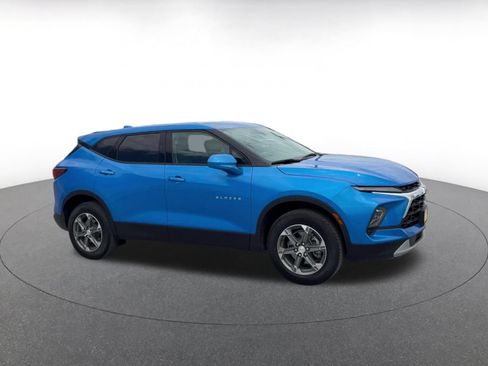 Used 2026 Chevrolet Blazer LT FWD image 2