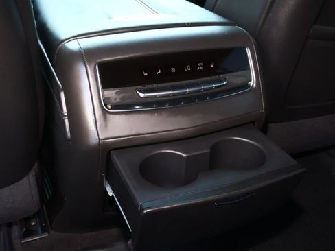 Used 2025 Cadillac Escalade ESV Sport Platinum image 18