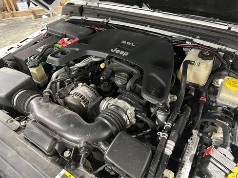 Used 2019 Jeep Wrangler Unlimited Sahara image 23