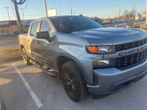 Used 2020 Chevrolet Silverado 1500 Custom w/ Custom Value Package image 2