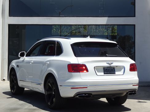 Used 2019 Bentley Bentayga AWD/4WD image 4