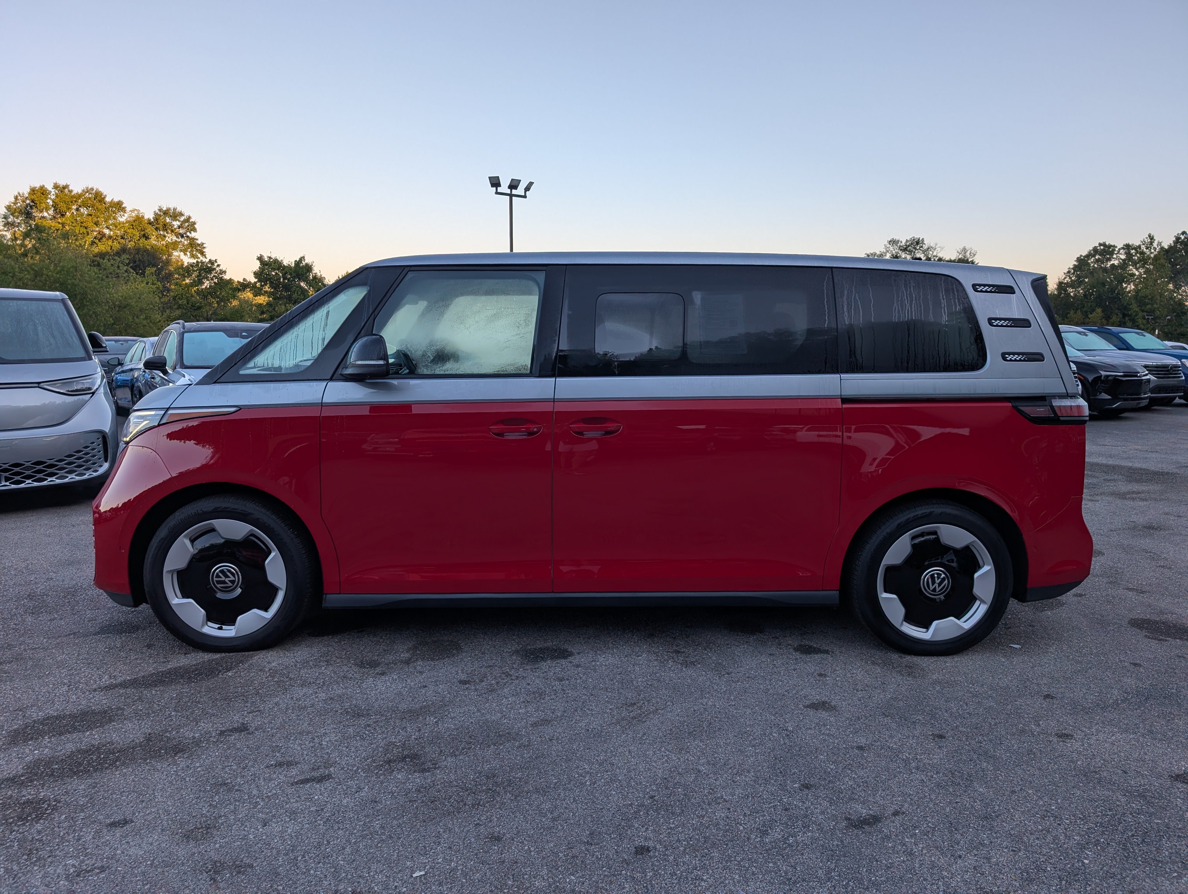 Used 2025 Volkswagen ID. Buzz Pro S Plus AWD/4WD image 6
