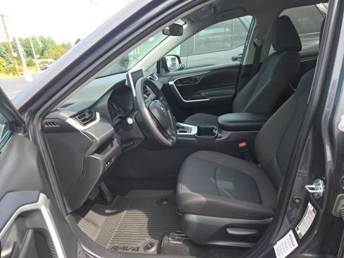 Used 2025 Toyota RAV4 LE AWD/4WD image 19