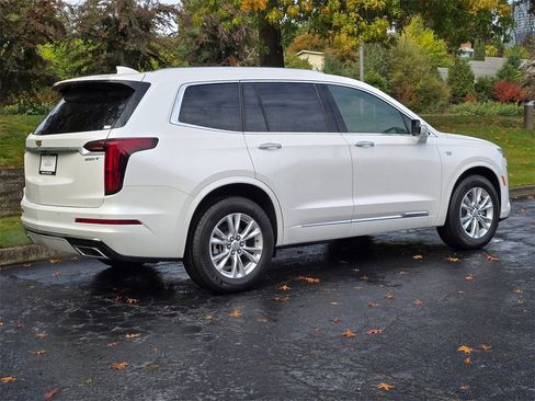 New 2025 Cadillac XT6 Luxury image 5