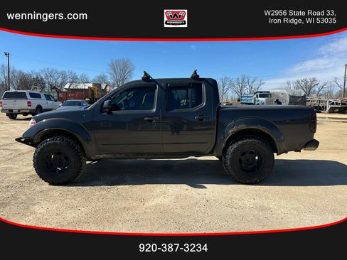 Used 2013 Nissan Frontier SV image 1