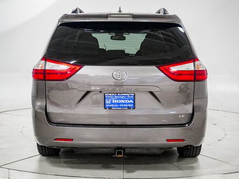 Used 2019 Toyota Sienna LE FWD image 3