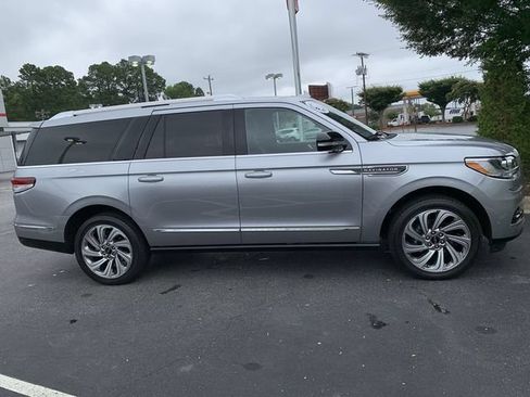 Used 2024 Lincoln Navigator L Reserve AWD/4WD image 9