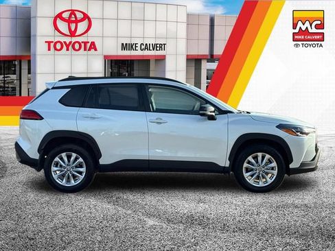 Certified 2025 Toyota Corolla Cross LE FWD image 6