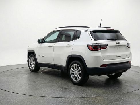 Used 2025 Jeep Compass Limited image 6