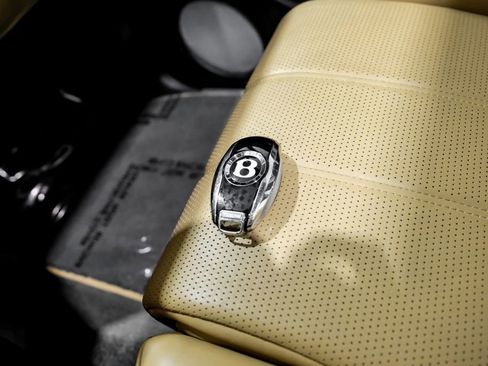 Used 2019 Bentley Bentayga image 54