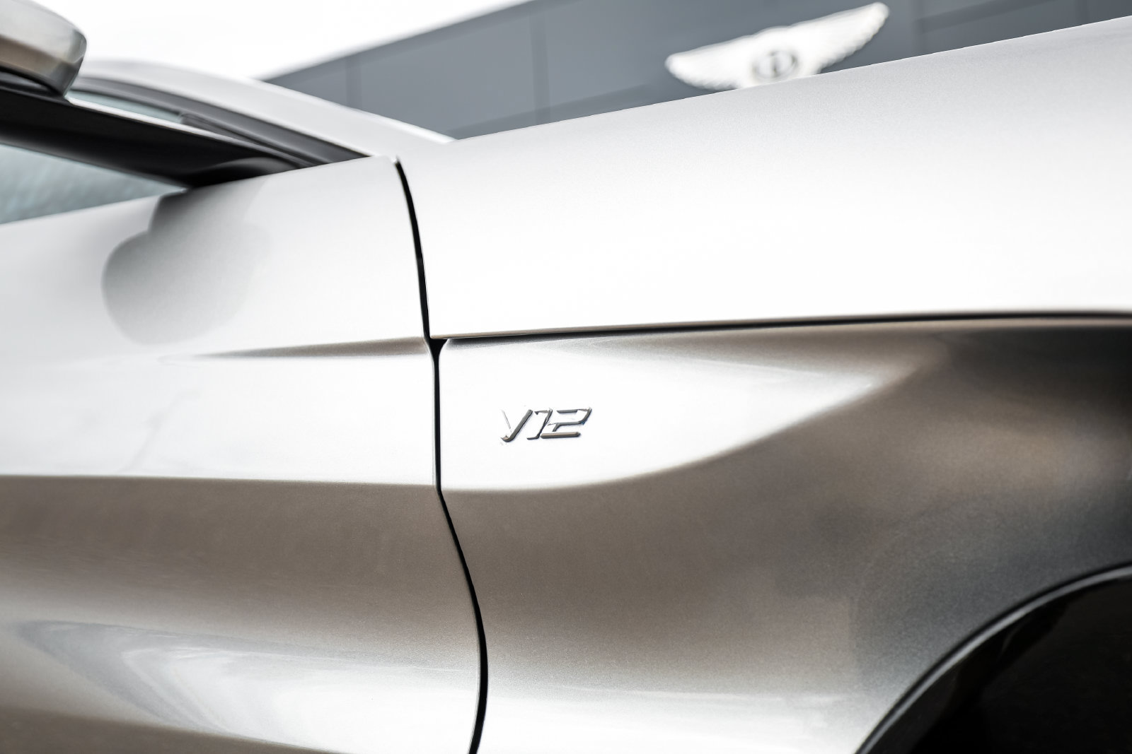 Used 2023 Aston Martin V12 Vantage RWD image 17