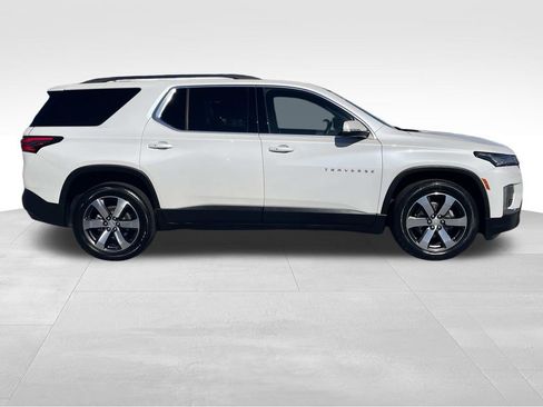 Used 2023 Chevrolet Traverse LT w/ LT Premium Package image 2