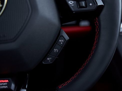 Used 2024 Lamborghini Huracan EVO image 49