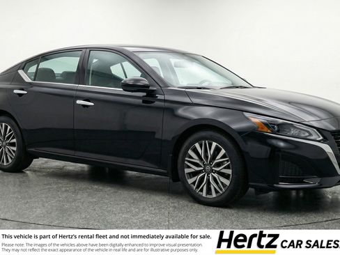 Used 2025 Nissan Altima 2.5 SV FWD image 1