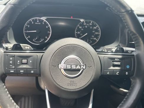 Used 2023 Nissan Pathfinder SL AWD/4WD image 17
