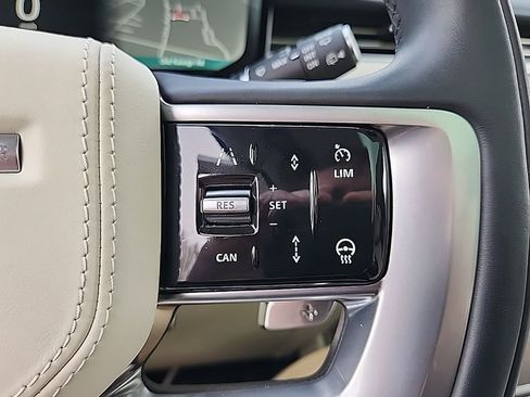 Used 2025 Land Rover Range Rover Long Wheelbase SE image 11