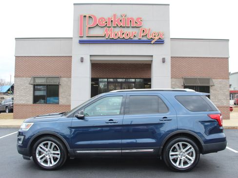 Used 2017 Ford Explorer XLT w/ Equipment Group 202A image 9