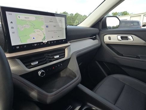 Used 2025 Ford Explorer Active w/ Active Comfort Package RWD image 28