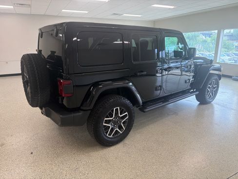 Used 2024 Jeep Wrangler Unlimited Sahara w/ Dual Top Group AWD/4WD image 6