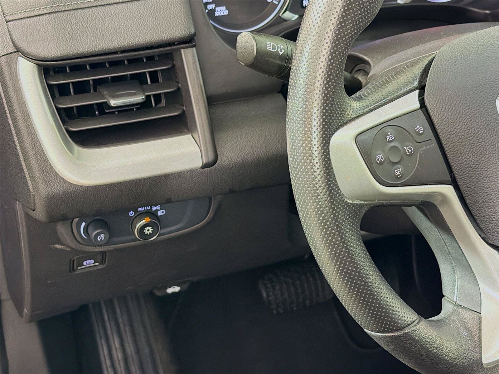 Used 2024 GMC Terrain SLE AWD/4WD image 17