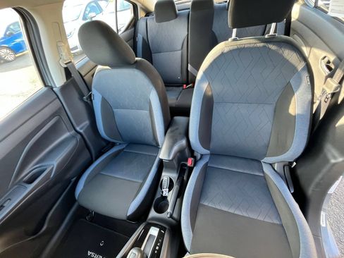 Used 2025 Nissan Versa SV FWD image 36