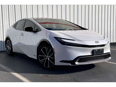 Used 2024 Toyota Prius XLE image 31