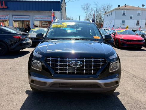 Used 2025 Hyundai Venue SEL image 3