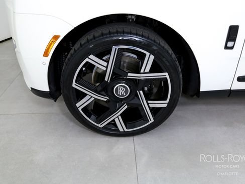 Certified 2025 Rolls-Royce Cullinan image 41