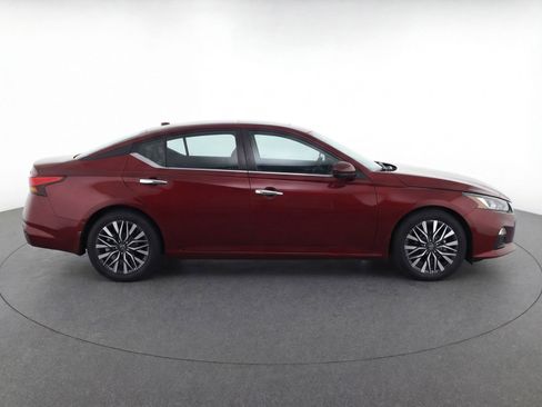 Used 2024 Nissan Altima 2.5 SV image 11