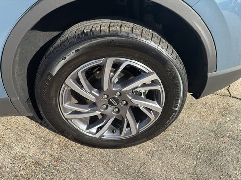 Used 2025 Lincoln Corsair Premiere image 9