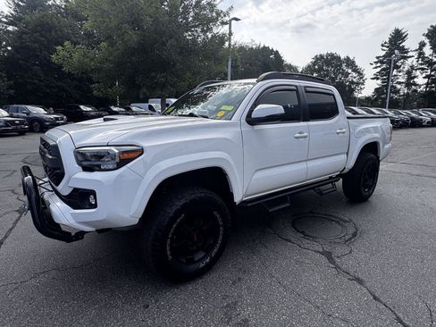 Used 2021 Toyota Tacoma TRD Sport w/ TRD Premium Sport Package AWD/4WD image 3