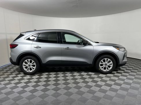 Used 2024 Ford Escape Active AWD/4WD image 4